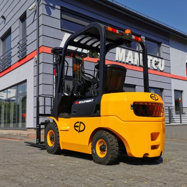 Wózek widłowy diesel T8 FD18
