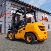 Wózek widłowy diesel T8 FD35
