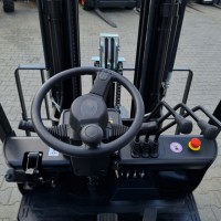 3-kołowy elektryczny wózek widłowy EP EFS151 (Li-ION)
