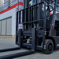 3-kołowy elektryczny wózek widłowy EP EFS151 (Li-ION)
