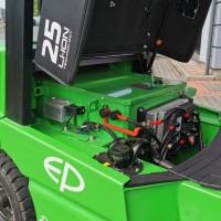 Elektryczny wózek widłowy EP EFL252 (Li-ION)

