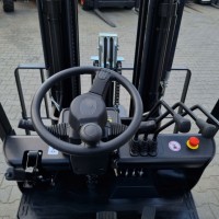 3-kołowy elektryczny wózek widłowy EP EFS151 (Li-ION)
